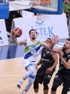 MERKEZEFENDİ BASKET TUTULMUYOR: 82-73