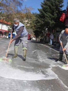 ÇAMELİ’DE KALDIRIM VE YOLLAR YIKANDI