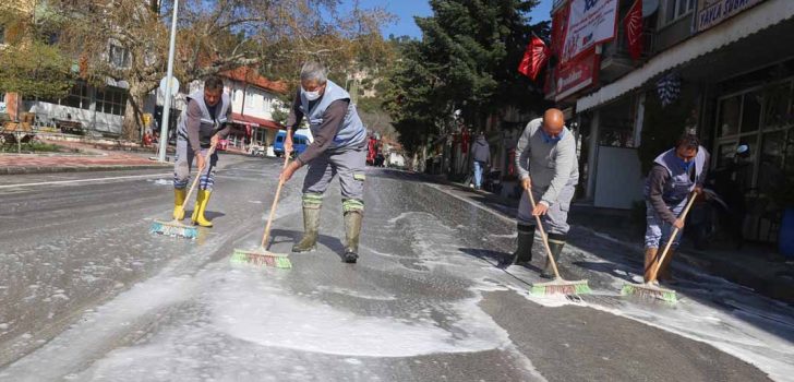 ÇAMELİ’DE KALDIRIM VE YOLLAR YIKANDI