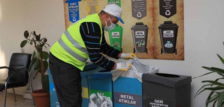 PAMUKKALE’DE ATIKLAR AYRI TOPLANIYOR