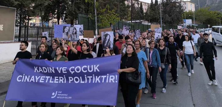 KADIN CİNAYETLERİNE ‘DUR’ DEMEK İÇİN YÜRÜDÜLER