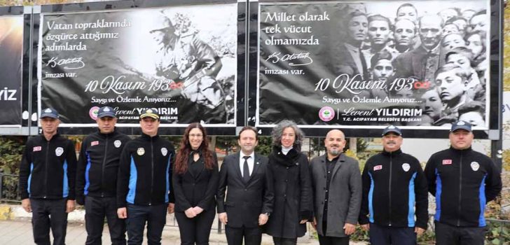 İLÇEDE BİLBOARDLAR ATATÜRK RESİM SERGİSİNE ÇEVRİLDİ